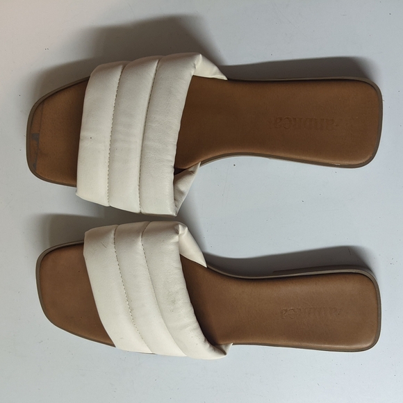 ANDREA Cream Cushioned Sandals Size 9 - Picture 1 of 5